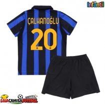 Camisa de Futebol Inter Milan Hakan Calhanoglu #20 Equipamento Principal Infantil 2026-27 Manga Curta (+ Calças curtas)